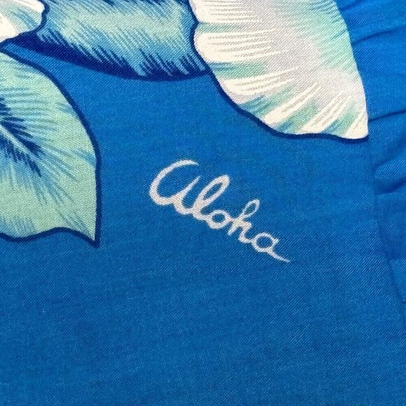 Vintage 1980s Hawaiian print dress. Gorgeous pastel blue with white hibiscus - Picture 9 of 10